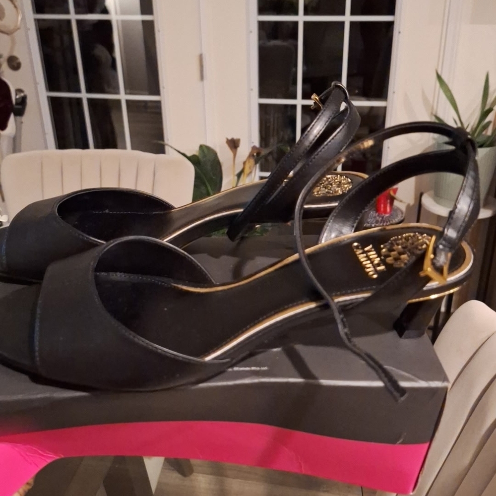 VINCE CAMUTO BlacK Sandals, Low Heel, Size 11-NEW!